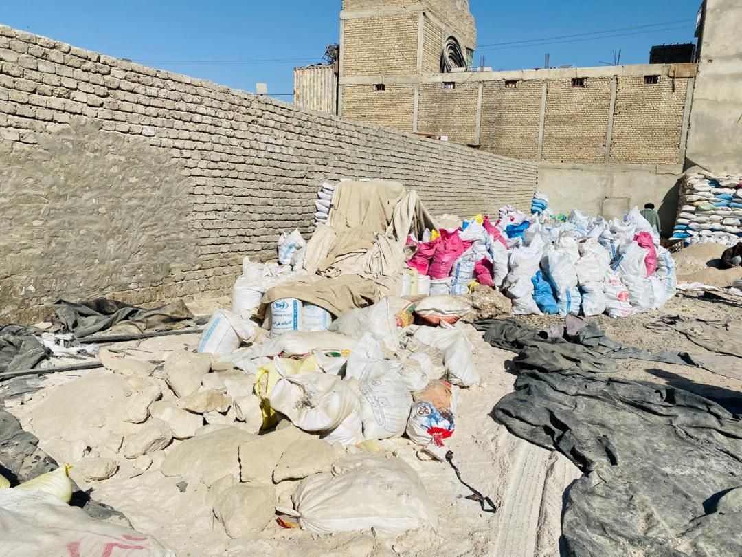 طالبان وايي په هلمند کې یې د غېرقانوني درملو یو زېرمتون له‌منځه وړی دی