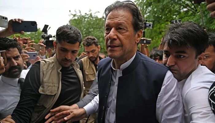 یک دادگاه پاکستان مهلت بازداشت عمران خان را تمدید کرد