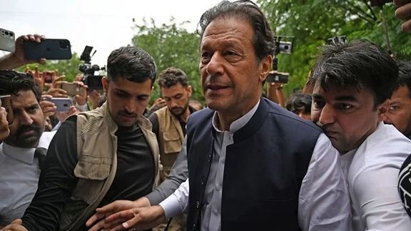 یک دادگاه پاکستان مهلت بازداشت عمران خان را تمدید کرد