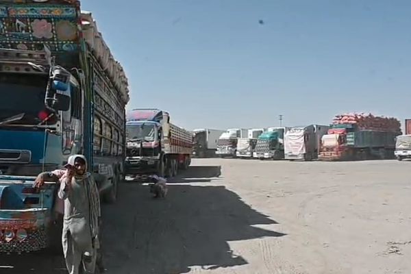 پر ډیورنډ کرښه تړلې لارې؛ پاکستان خپلې سوداګریزې لارې بدلوي
