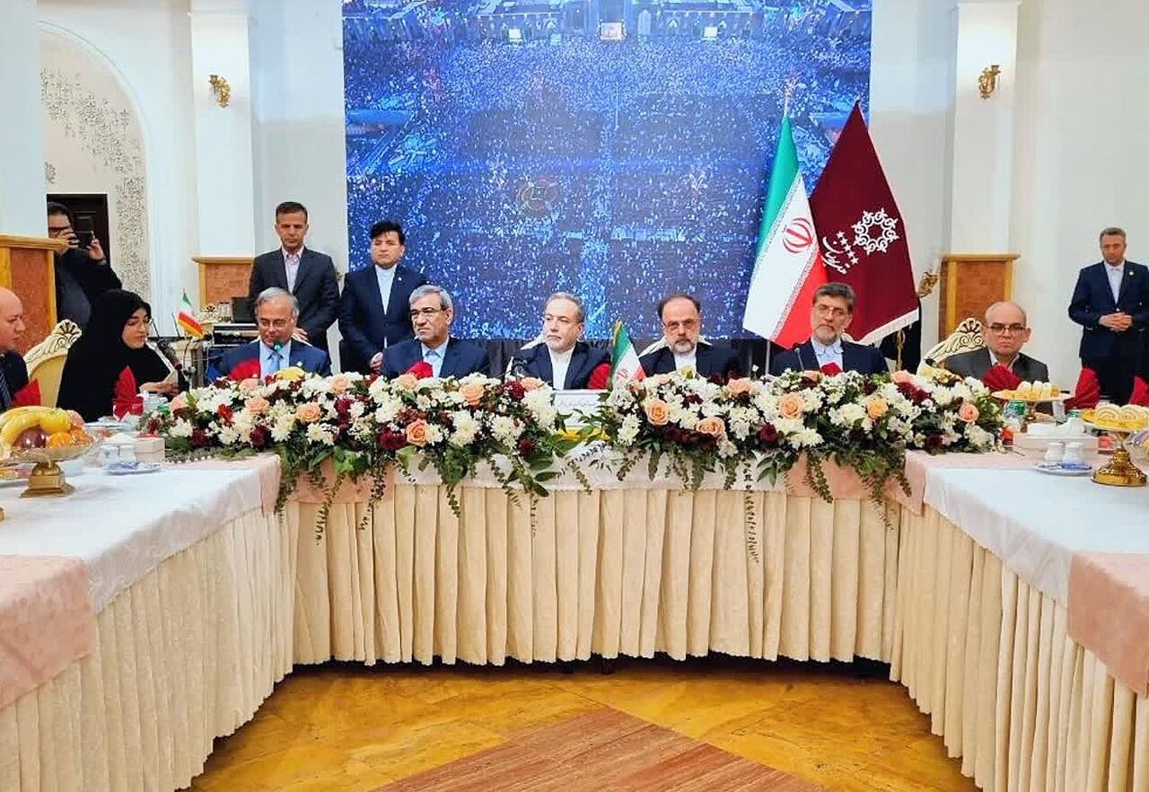 وزیر خارجه ایران: استان‌های مرزی با کشورهای همسایه تعاملات دیپلوماتیک برقرار کنند