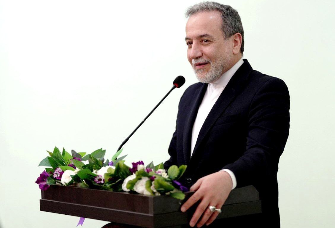 مذاکرات هسته‌ای تهران و واشنگتن؛ وزیر خارجه جمهوری اسلامی به عمان رفت