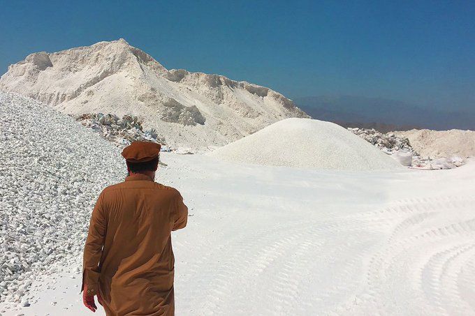 انجمن صنعتی افغانستان می‌گوید صادرات ماده معدنی تالک را از سر گرفته‌ است