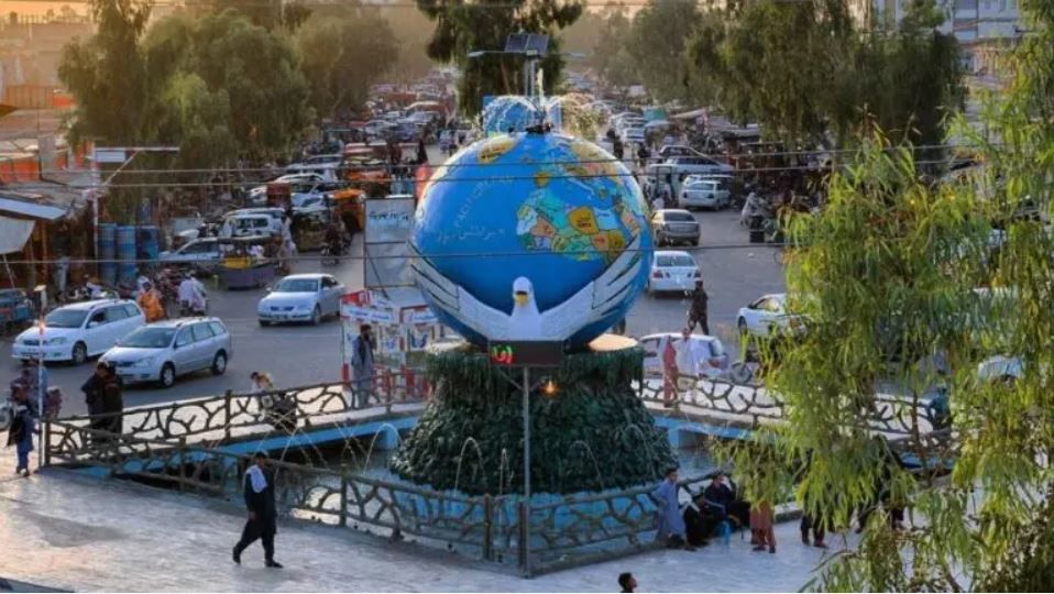 طالبان وايي په هلمند کې یې نږدې ۲۰ ټُنه قاچاقي وارداتي توکي نیولي دي