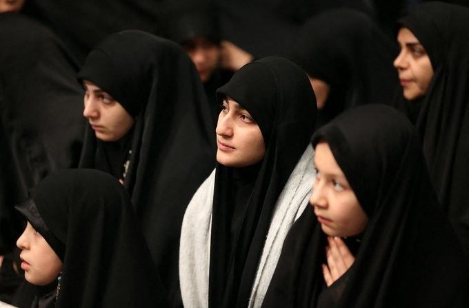 افغان مېرمنې: هېڅ نجلۍ باید د حجاب له امله له زده‌کړو محرومه نه شي