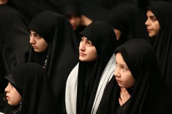 افغان مېرمنې: هېڅ نجلۍ باید د حجاب له امله له زدهکړو محرومه نه شي