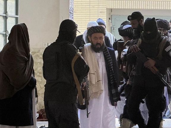 افراد طالبان و محافظان لطیف نظری در بند قرغه درگیر شدند و «به همدیگر دشنامهای قومی دادند»