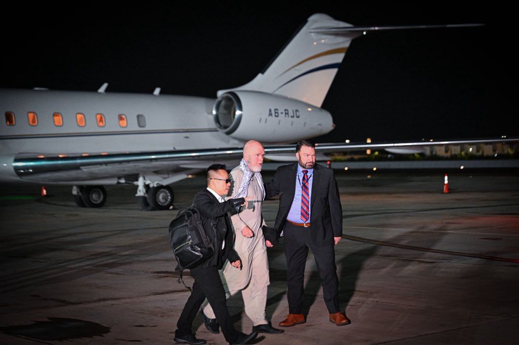 متحده عربي امارات وايي د ډینس کویل د خوشې کېدو کوربه‌توب یې کړی