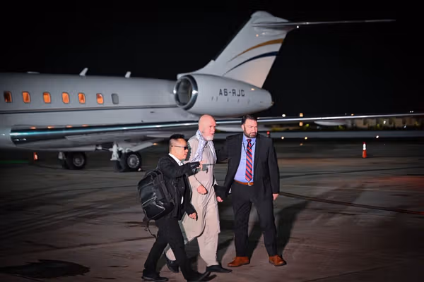 متحده عربي امارات وايي د ډینس کویل د خوشې کېدو کوربهتوب یې کړی