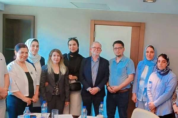 دیدار با ریچارد بنت در ترکیه؛ فعالان زن خواستار مستندسازی نقض حقوق بشر در افغانستان شدند