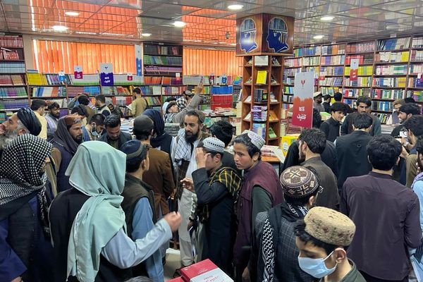 د کتاب نړیواله ورځ؛ طالبان وايي تېر کال یې له کتابپلورنځیو لسګونه عنوانه کتابونه غونډ کړي