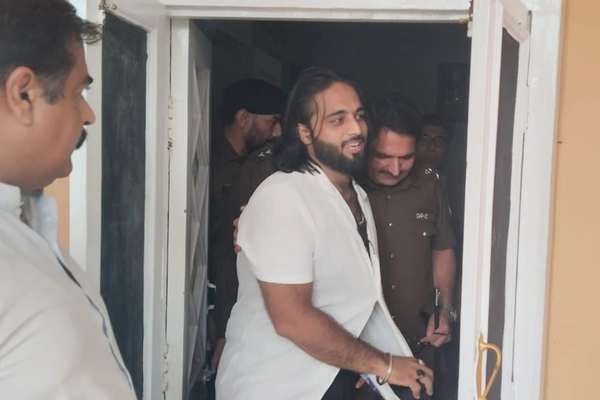 پولیس پاکستان فرزند ناتنی عمران خان را به اتهام شلیک به خدمتکارش بازداشت کرد