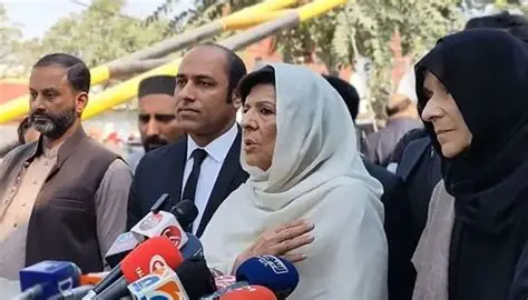 علیمه خان د عمران خان له پلویانو د اډیاله زندان مخې ته په احتجاح کې د ګډون غوښتنه کړې ده