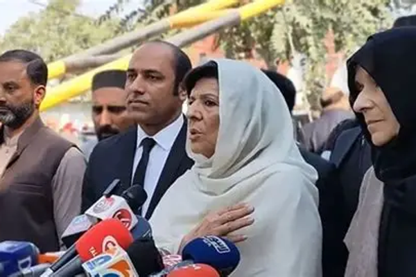 علیمه خان د عمران خان له پلویانو د اډیاله زندان مخې ته په احتجاح کې د ګډون غوښتنه کړې ده