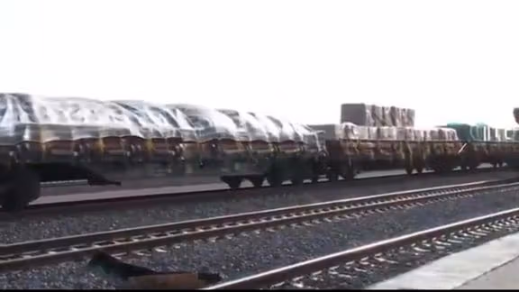 إيران: نقل 40 ألف طن من البضائع شهرياً إلى أفغانستان عبر خط قطار خواف – هرات