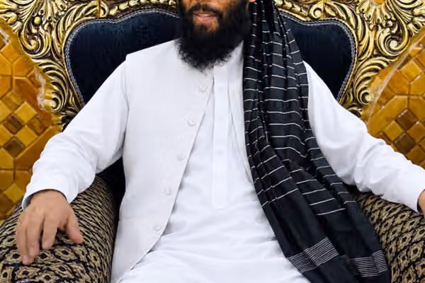 سرچینې: د طالبانو د اقتصاد وزیر د دفتر رییس د عبدالحکیم شرعي په امر نیول شوی