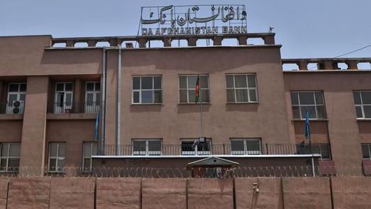 طالبان سقف برداشت از حسابهای بانکی انفرادی را به یک میلیون افغانی افزایش داد