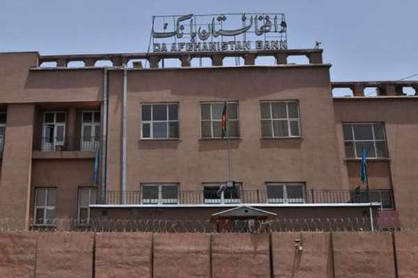 طالبان سقف برداشت از حسابهای بانکی انفرادی را به یک میلیون افغانی افزایش داد