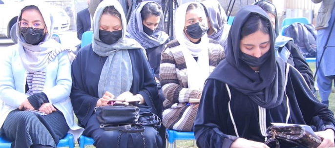 افغان خبریالانې: د طالبانو له واکمنۍ وروسته ښځې له کار او زده‌کړو بې‌برخې شوې دي