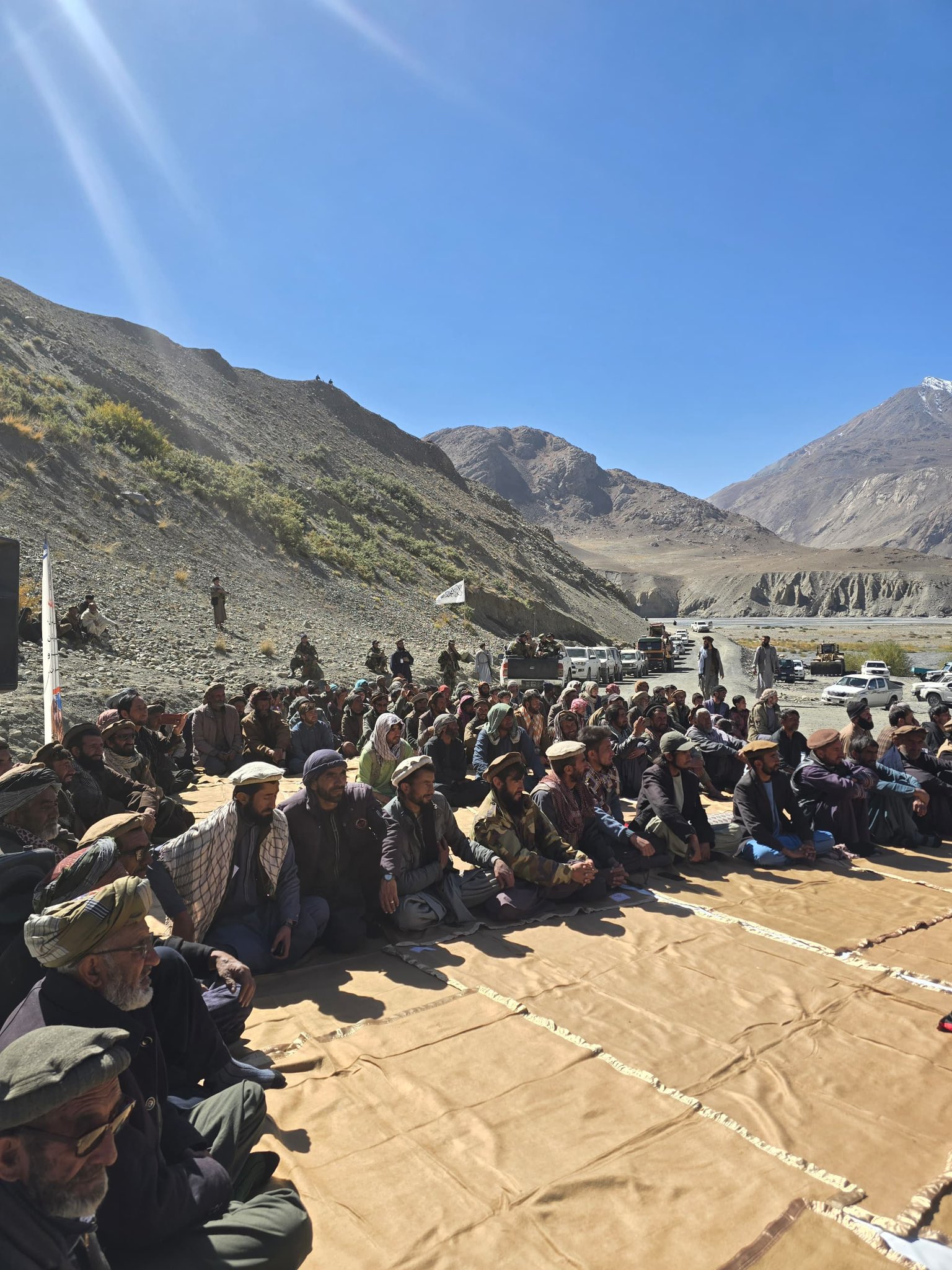 جاده واخان تا مرز چین ۱۲۱ کیلومتری طول دارد