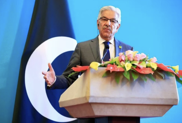 وزير دفاع باكستان يؤكد استنفاد صبر بلاده من الهجمات عبر الأراضي الأفغانية