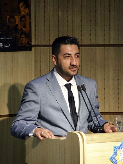 شاعر افغان: جنگ امروز افغانستان یک جنگ فرهنگی هم است