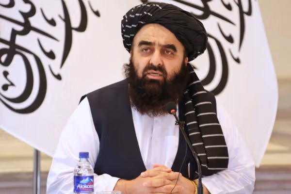 متقي له ډېپلوماټانو سره په ناسته کې: د پاکستان وروستی برید پر افغانستان ظالمانه تېری دی