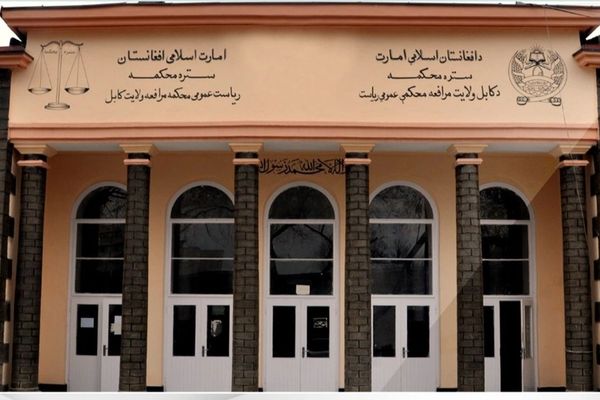 طالبانو په کابل کې یوه ښځه او ۷ نارینه په عام محضر کې په دُرو وهلي