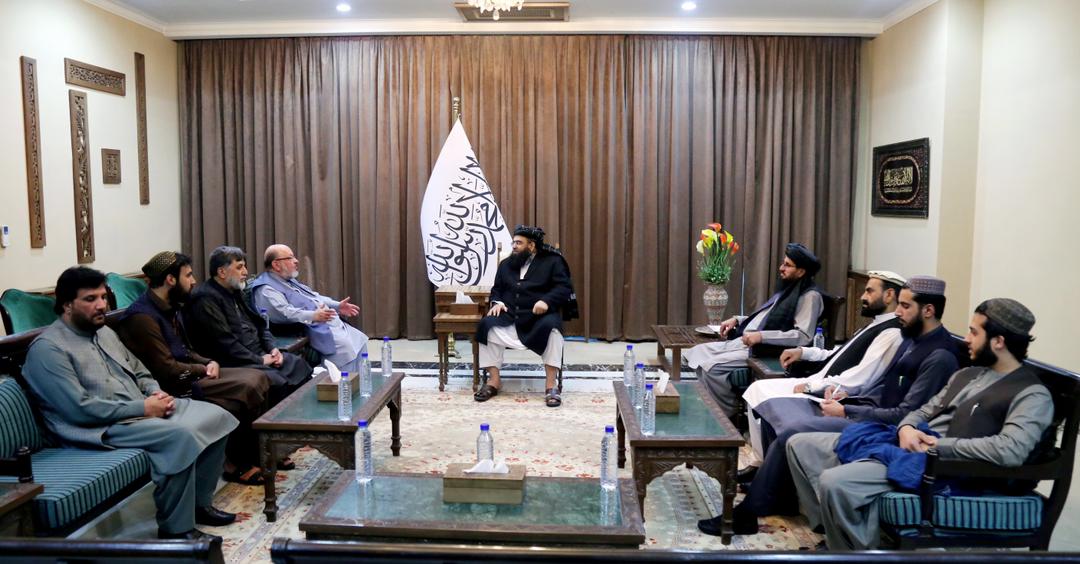 آمادگی گیلانی برای همکاری با طالبان؛ رهبر محاذ ملی رژیم طالبان را "حکومت افغان‌ها" خواند