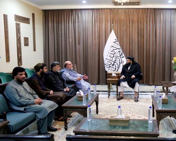 آمادگی گیلانی برای همکاری با طالبان؛ رهبر محاذ ملی رژیم طالبان را "حکومت افغانها" خواند