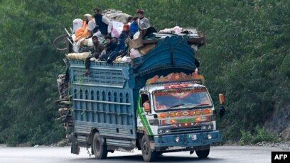 د طالبانو کډوالو وزارت: له ایران او پاکستانه، له ۱۸۰۰ زیات افغان کډوال راستانه شول