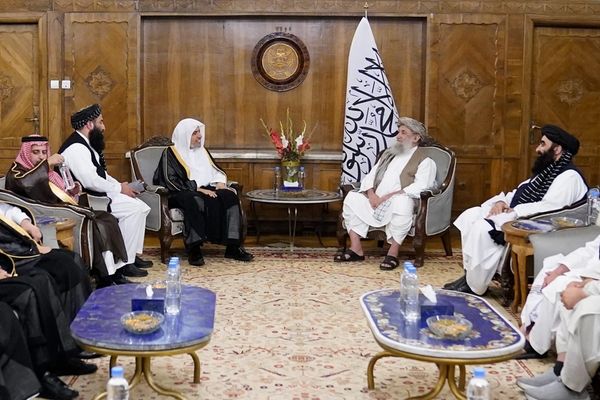 د اسلامي نړۍ پیوستون سازمان رییس له ملاحسن اخوند او سراج الدین حقاني سره ولیدل