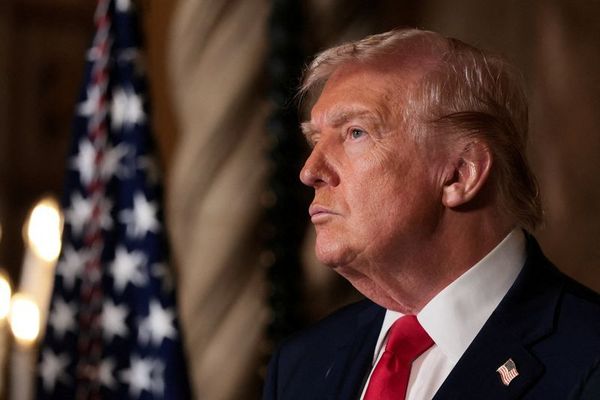 ډېموکراتانو له ټرمپ څخه غوښتنه کړې چې د سفیرانو د ډلهییزو رابللو پرېکړه بېرته واخلي