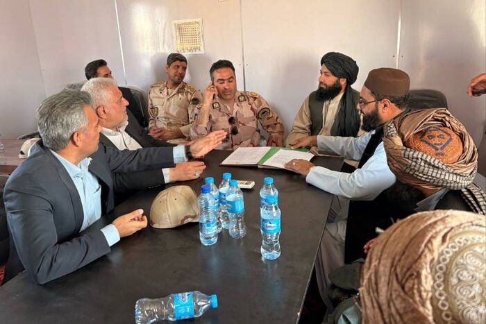 ایران او طالبانو هر ساعت د اسلام کلا بندر له لارې د ۱۰۰ موټرو پر تګ راتګ هوکړه کړې 