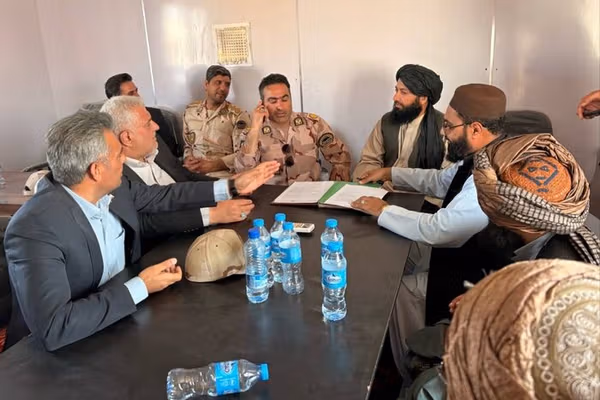 ایران او طالبانو هر ساعت د اسلام کلا بندر له لارې د ۱۰۰ موټرو پر تګ راتګ هوکړه کړې