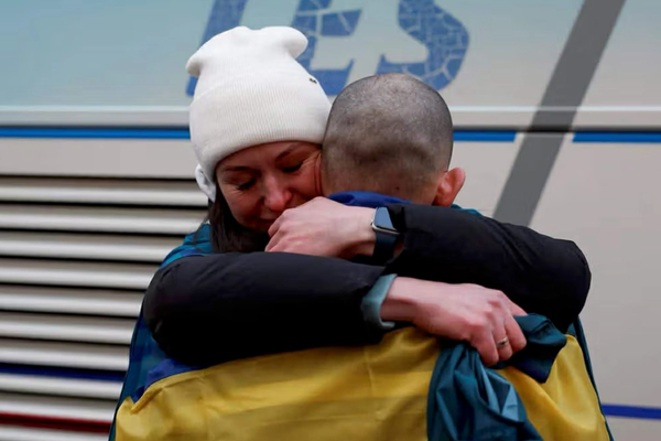 روسیې او اوکراین تر ۳۵۰ زیات بندیان تبادله کړل