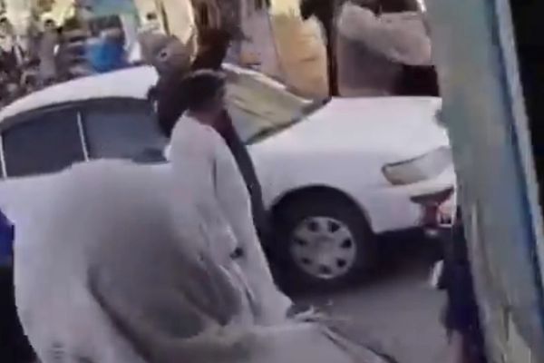د هرات د اعتراضونو خونړي ځپلو ته غبرګون؛ افغان ډیپلوماتانو د افغان مېرمنو نیول وغندل