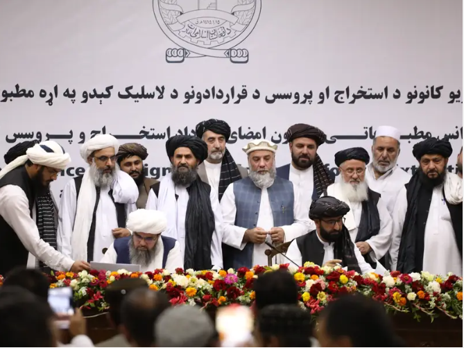 طالبانو له کورنیو او بهرنیو شرکتو سره د ۷ کانونو د استخراج تړونونه لاسلیک کړل