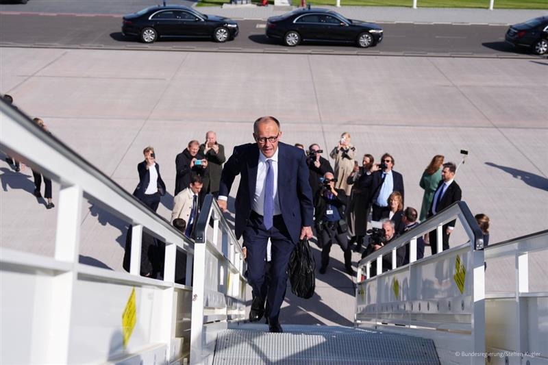 صدراعظم جدید آلمان در اولین سفر خارجی‌اش به فرانسه رفت