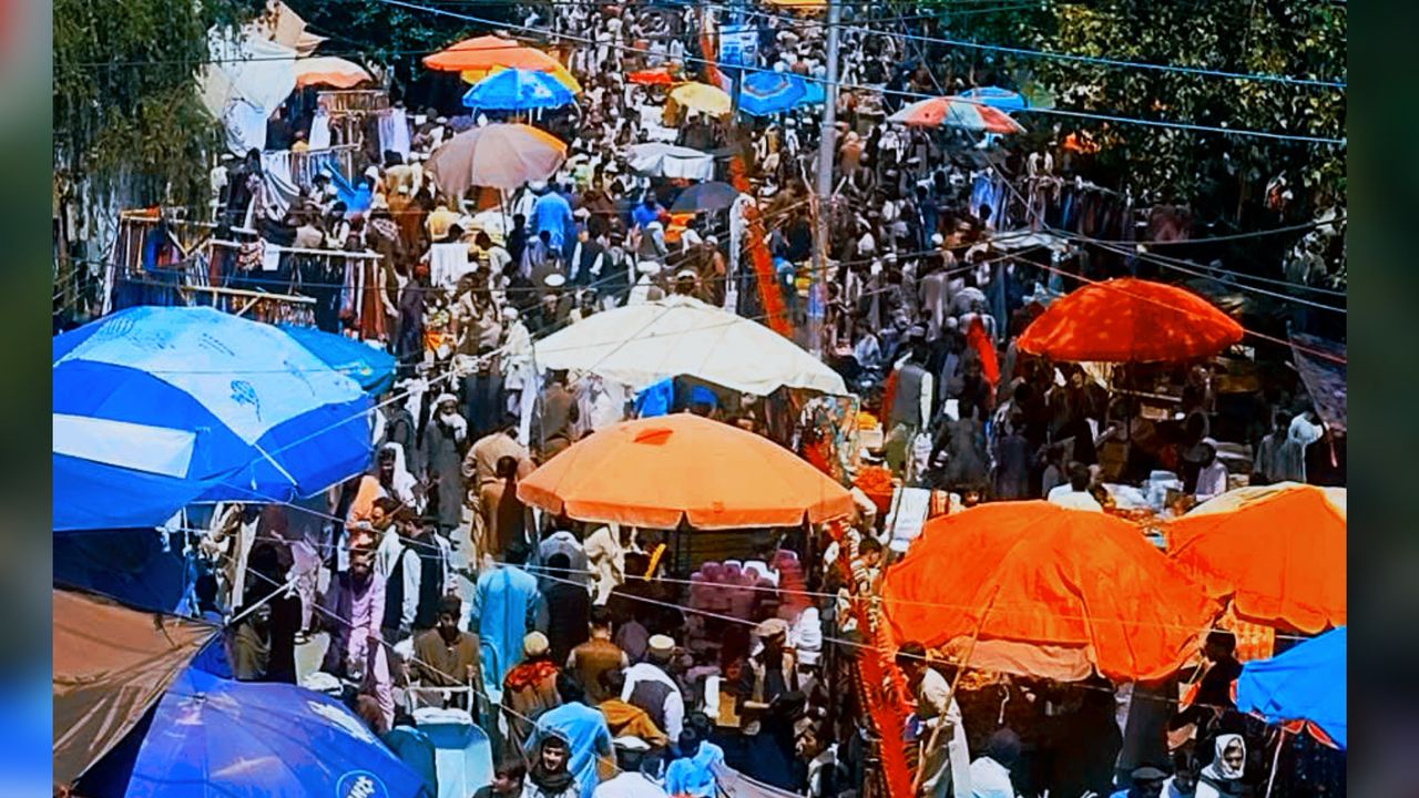  جلال‌اباد کې طالبانو لاسي‌پلورونکو ته د باج په بدل کې پر عمومي سړک د کار اجازه ورکړې 