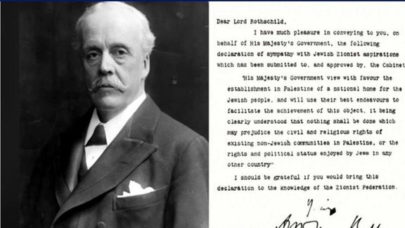 آرتور جیمز بالفور، وزیر خارجه بریتانیا، در کنار متن مشهور «اعلامیه بالفور» (۱۹۱۷)؛ سندی که وعده حمایت لندن از ایجاد خانه ملی برای یهودیان در فلسطین را ثبت کرد و سرآغاز فصل تازهای در تاریخ منازعه خاورمیانه شد.