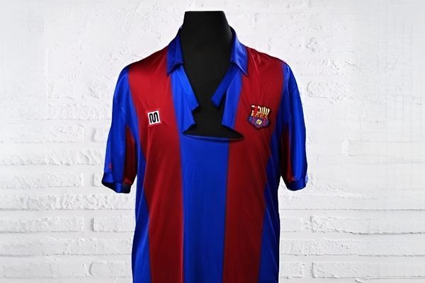 پیراهن پاره و تاریخی مارادونا در «نبرد برنابئو» ۱۴۵هزار دالر به فروش رسید