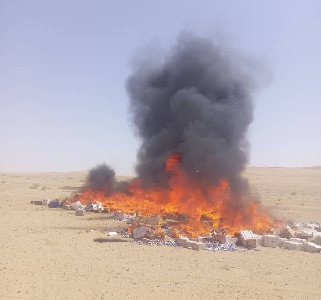 طالبان وايي په هلمند کې یې نږدې ۷ ټُنه قاچاقي مواد وسوځول 
