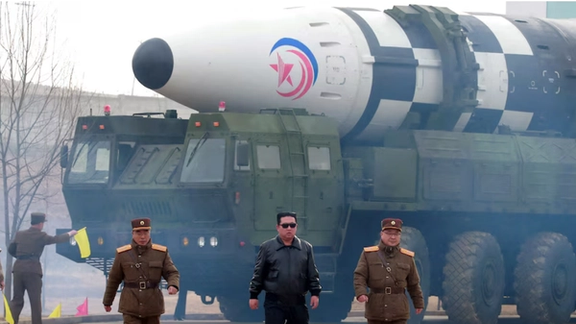 کیم جونگ اون دستور به آمادگی کامل برای استفاده از قابلیتهای هستهای را صادر کرد