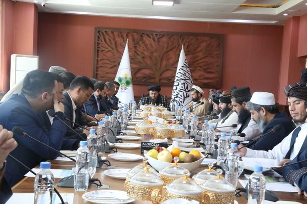 د ازبکستان د ۱۱۰ سوداګرو پلاوي د اقتصادي همکاریو د پراختیا په موخه کابل ته سفر کړی