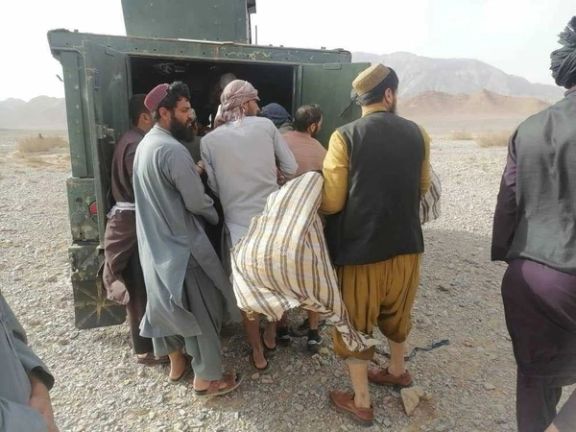 په فراه کې د ورښتونو او نېزونو له کبله ۲۱ تنه مړه او ۶ نور ټپيان دي