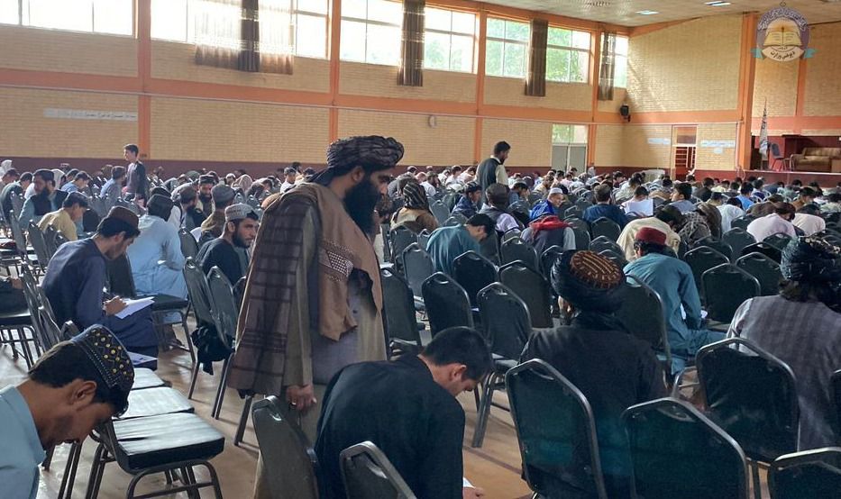 وزارت معارف طالبان از ۵ هزار دانش‌آموز مکاتب در کابل امتحان «امارت‌شناسی» گرفت