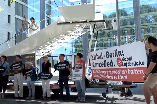 اسلام اباد کې د جرمني وېزو ته په تمه افغانانو ته ویل شوي چې هوټل پریږدي