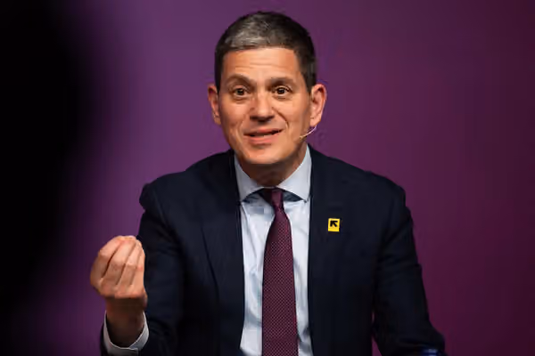 د برېټانیا د بهرنیو چارو پخوانی وزیر: په افغانستان کې د مرستو رسول لا ستونزمن شوي