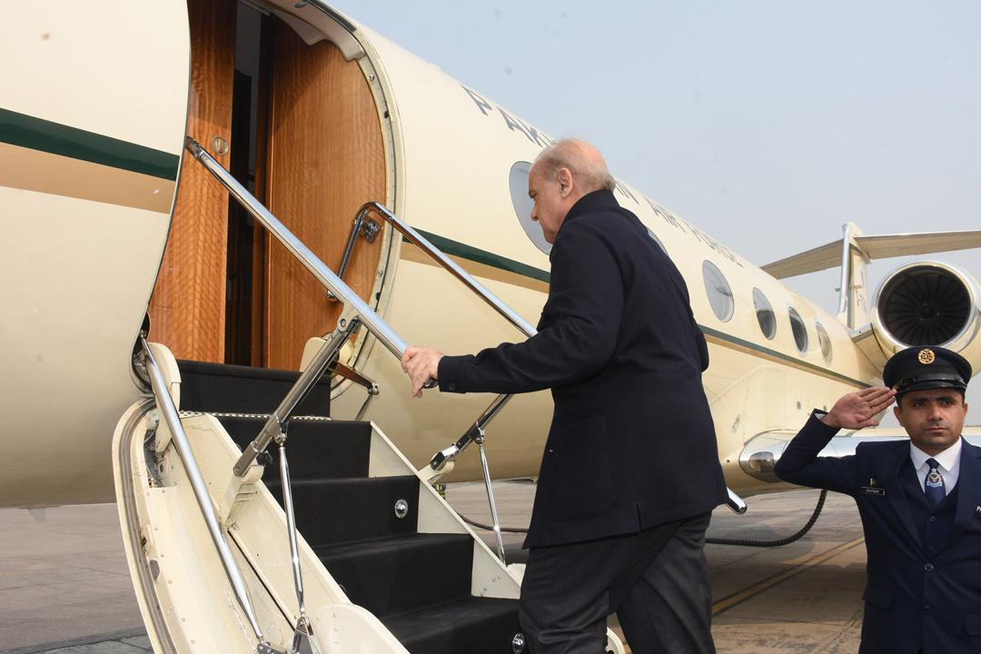 نخست‌وزیر پاکستان برای شرکت در «اجلاس‌ جهانی دولت‌ها» به امارات سفر کرد